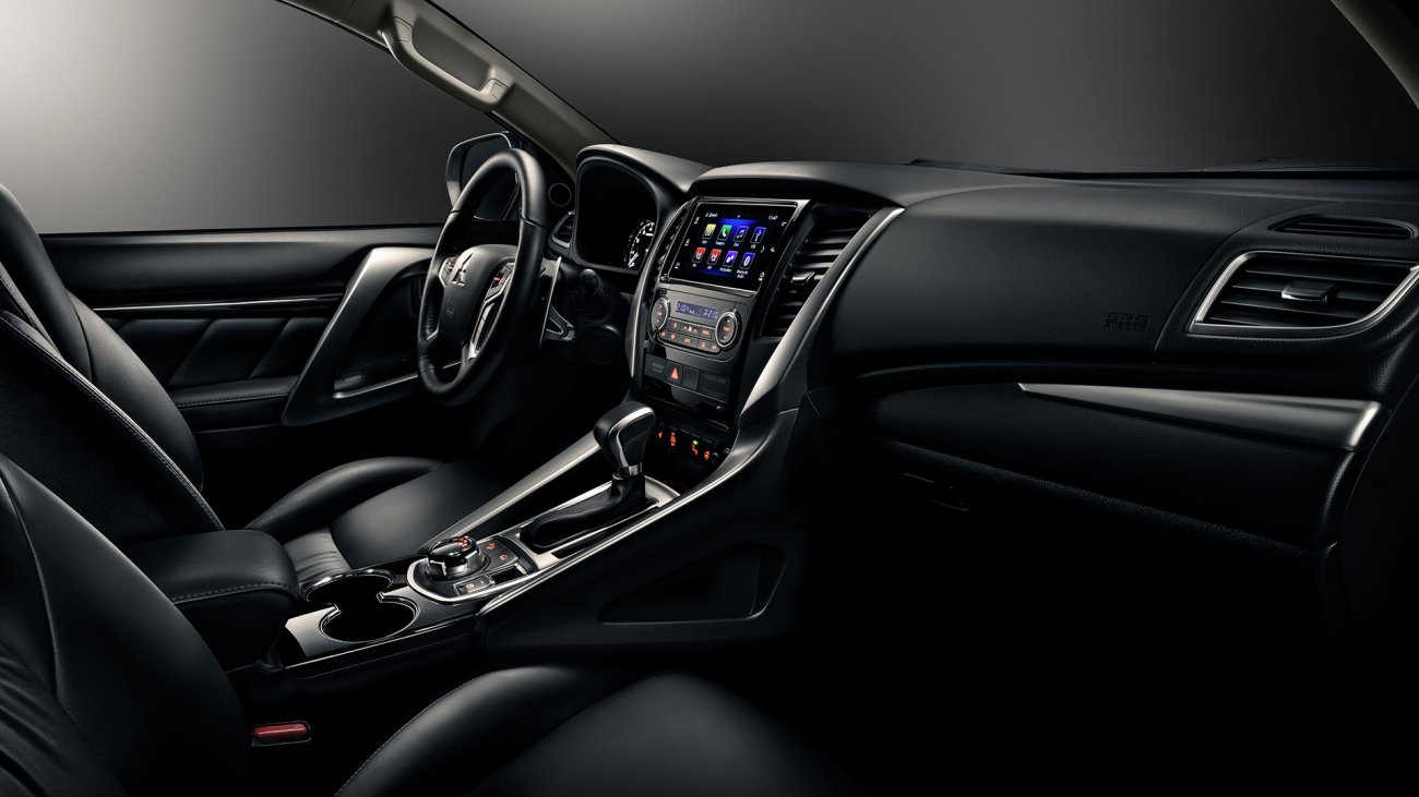 /img/cars/1637052713-interior_mitsubishi_Pajero_Sport_6.jpg