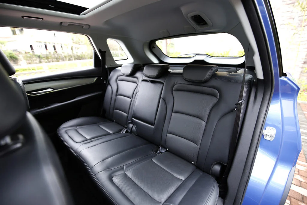 /img/cars/1681734391-G01-in-rear_seats-1024x683_result.png